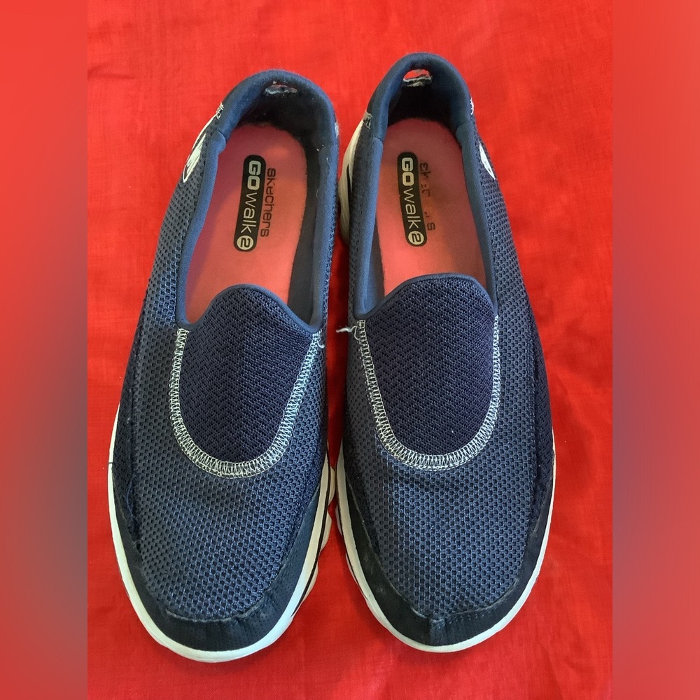 Skechers Go Walk 2, Woman’s 8, Blue pull on